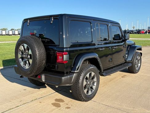 Used 2022 Jeep Wrangler Unlimited Sahara w/ LED Lighting Group AWD/4WD image 6