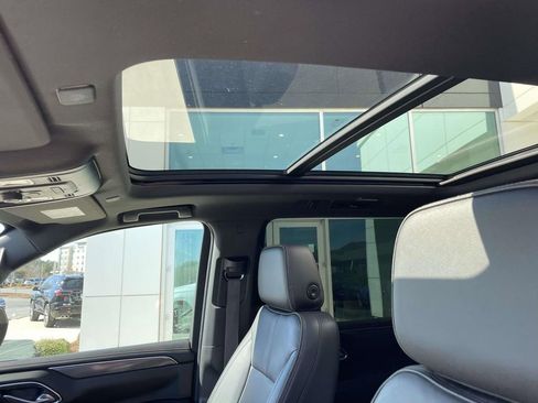 Used 2021 Chevrolet Suburban RST w/ Luxury Package image 16