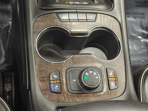 Used 2021 GMC Acadia Denali w/ Denali Ultimate Package image 10