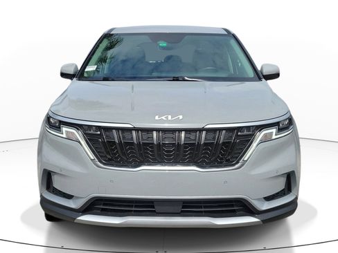 Used 2024 Kia Carnival EX FWD image 2