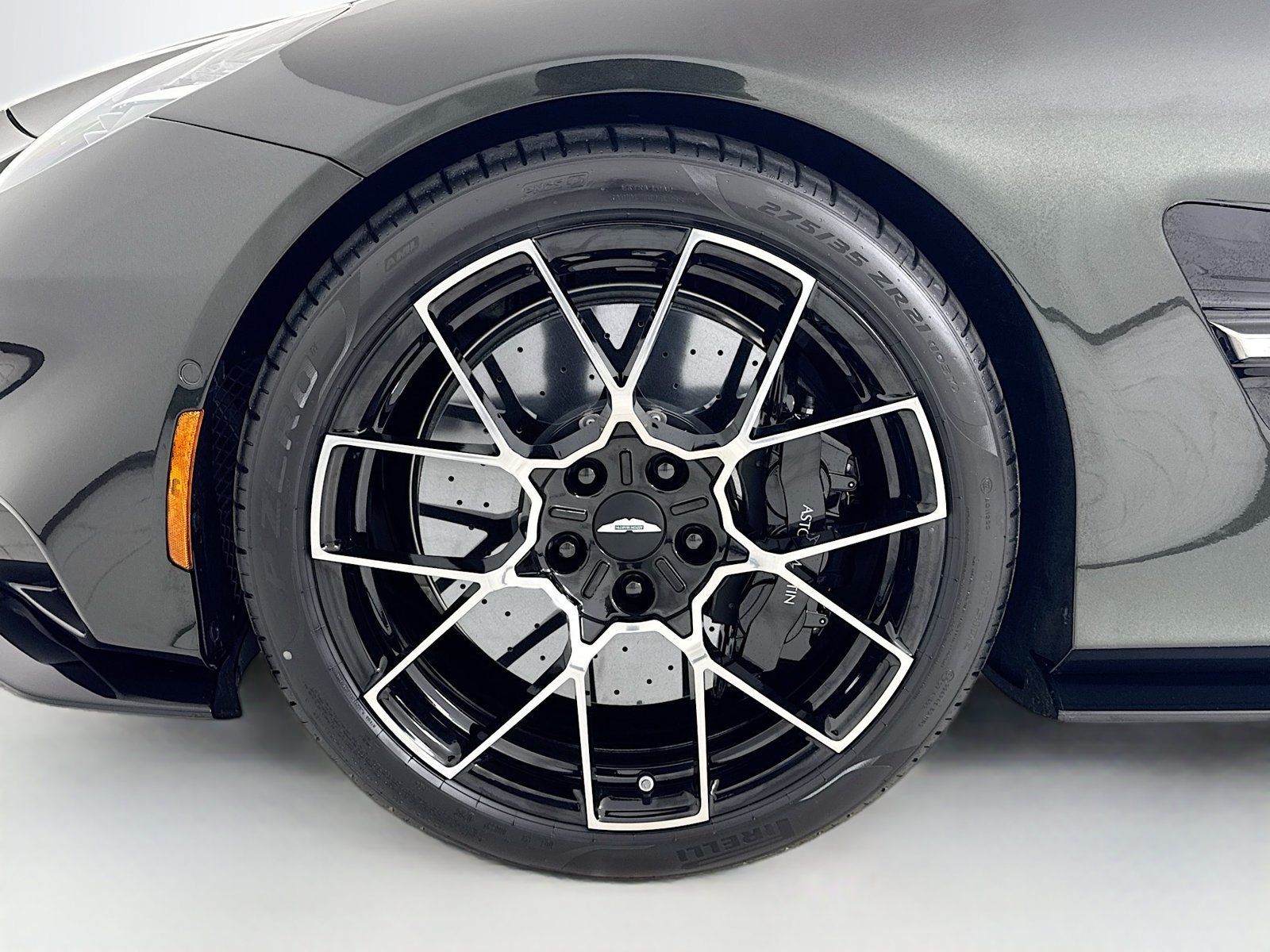 Used 2026 Aston Martin Vanquish Convertible RWD image 10