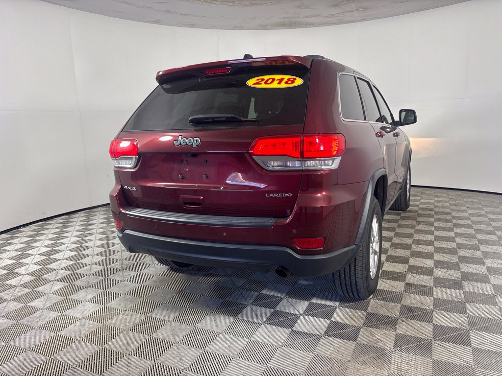 Used 2018 Jeep Grand Cherokee Laredo AWD/4WD image 3