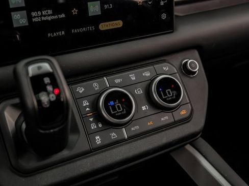 New 2025 Land Rover Defender 130 V8 AWD/4WD image 34