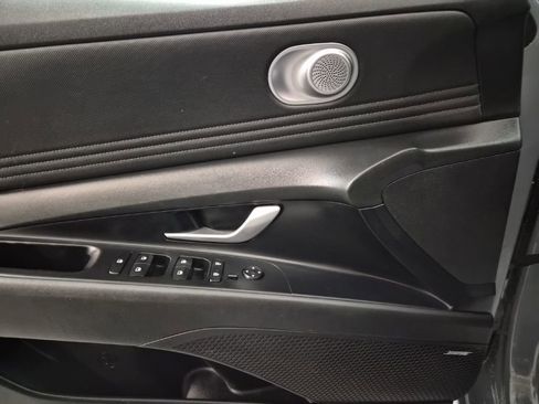 Used 2022 Hyundai Elantra SEL w/ Convenience + Premium Package image 18