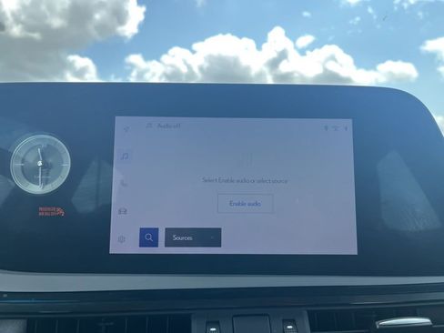 Used 2023 Lexus ES 250 w/ Premium Package AWD/4WD image 19