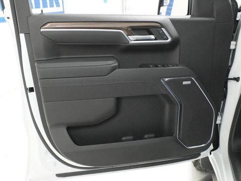 Used 2025 Chevrolet Silverado 1500 LT Trail Boss w/ Convenience Package II AWD/4WD image 10