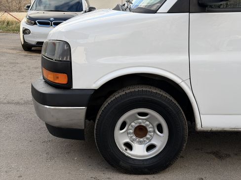 Used 2017 GMC Savana 2500 RWD image 11