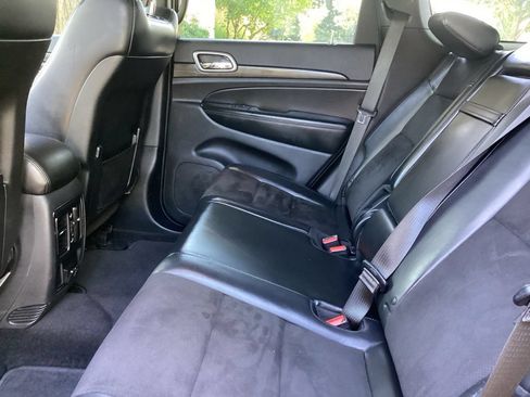 Used 2019 Jeep Grand Cherokee Altitude AWD/4WD image 5