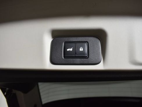 Used 2023 Nissan Ariya AWD/4WD image 33