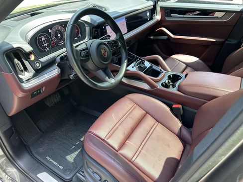 Certified 2025 Porsche Cayenne Coupe AWD/4WD image 11