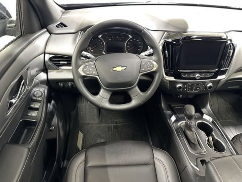 Used 2023 Chevrolet Traverse LT w/ LT Premium Package AWD/4WD image 16