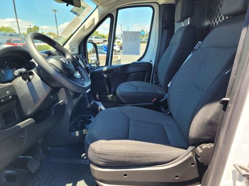 Used 2025 RAM ProMaster 2500 w/ U-Haul Equipment Group FWD image 17