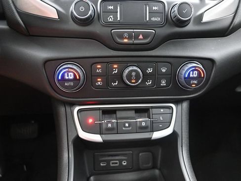 Used 2023 GMC Terrain SLT w/ Tech Package FWD image 17