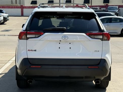 Used 2020 Toyota RAV4 XLE FWD image 5