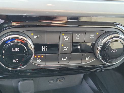 Used 2024 Chevrolet Trax LT w/ Driver Confidence Package image 26