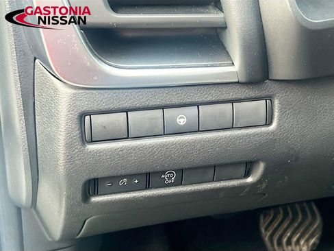 Used 2023 Nissan Rogue SV image 13