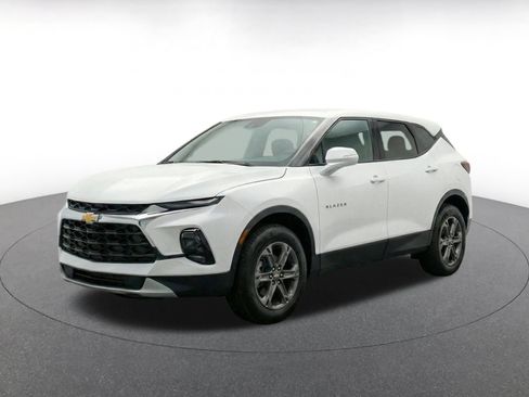 Used 2026 Chevrolet Blazer LT FWD image 3