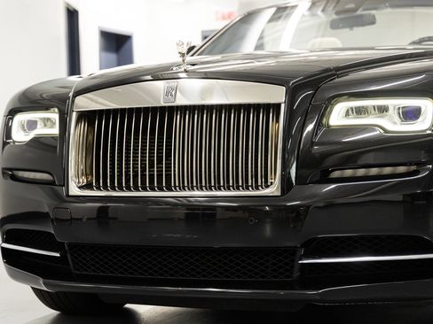 Used 2017 Rolls-Royce Dawn RWD image 16