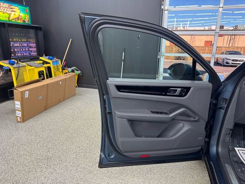 Used 2019 Porsche Cayenne S image 9