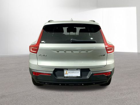 Used 2025 Volvo XC40 B5 Plus image 32