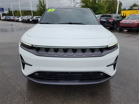 Used 2025 Jeep Wagoneer S Limited image 9