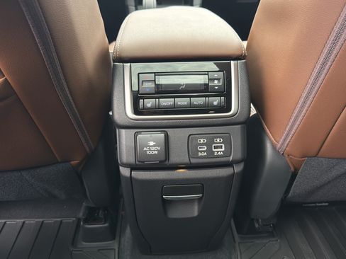 Used 2025 Subaru Ascent Touring AWD/4WD image 43