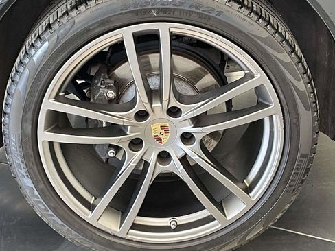 Used 2023 Porsche Cayenne Platinum Edition image 12