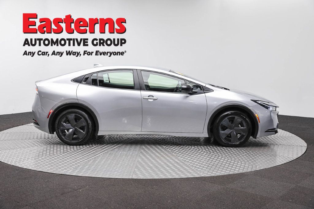 Used 2025 Toyota Prius LE FWD image 6