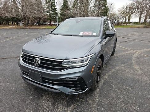 Used 2023 Volkswagen Tiguan SE R-Line image 2