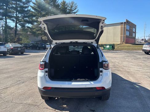 Used 2025 Jeep Compass Limited image 30