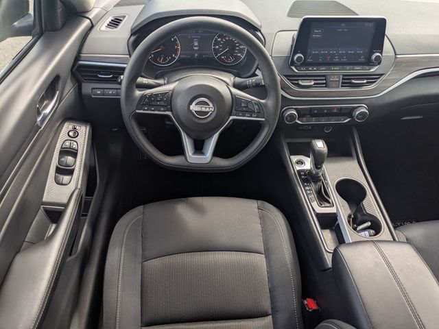 Used 2025 Nissan Altima 2.5 SV FWD image 14