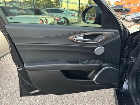 Used 2018 Alfa Romeo Giulia Ti image 17