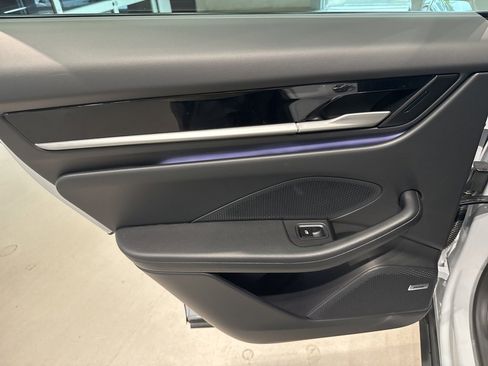 Used 2025 Porsche Macan 4 Electric image 31