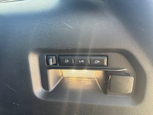 Used 2025 Ford Explorer ST AWD/4WD image 38