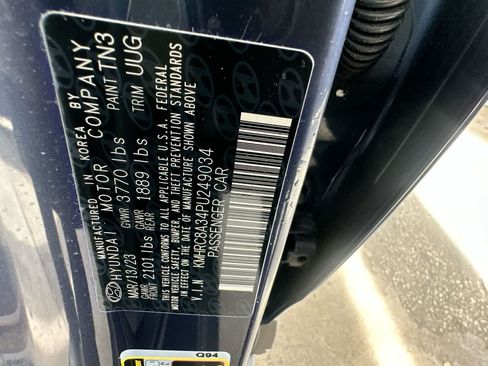 Used 2023 Hyundai Venue Limited w/ Cargo Package FWD image 29