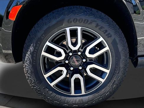 Used 2024 GMC Yukon AT4 w/ AT4 Premium Package AWD/4WD image 34