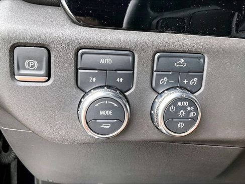 Used 2024 GMC Sierra 1500 Elevation w/ LPO, Elevation Black Package AWD/4WD image 32