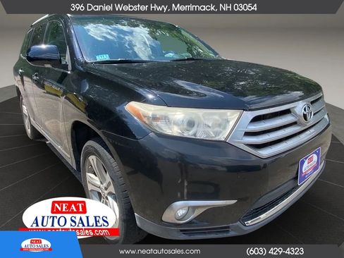 Used 2011 Toyota Highlander Limited w/ Tow Pkg FWD image 4