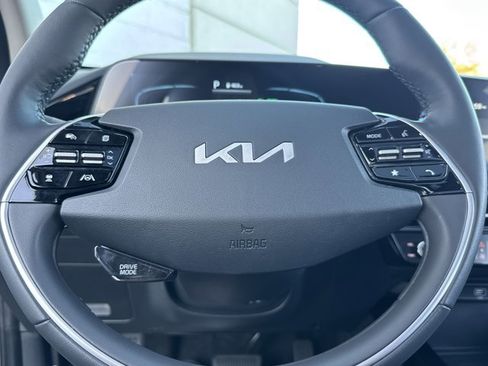 New 2025 Kia Niro SX image 24