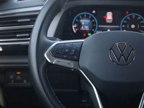 Used 2025 Volkswagen Atlas Cross Sport SE image 15