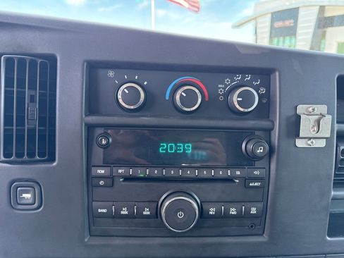 Used 2011 Chevrolet Express 1500 RWD image 15