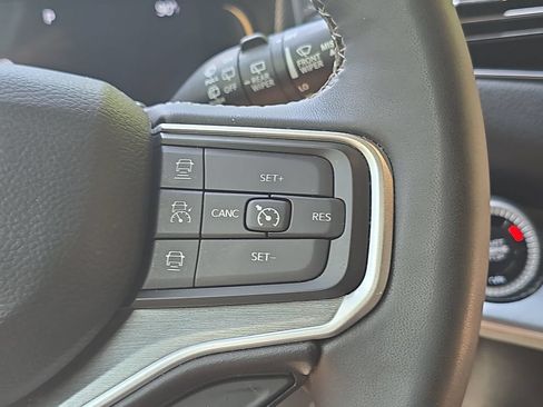Certified 2025 Jeep Wagoneer Series II w/ 8-Passenger Seating Package AWD/4WD image 19