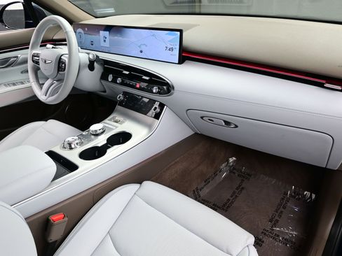 Certified 2026 Genesis GV70 2.5T Advanced image 15