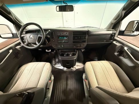 Used 2017 GMC Savana 2500 image 81