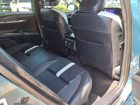 Used 2025 Toyota Camry SE w/ Convenience Package FWD image 13
