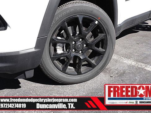 New 2026 Jeep Compass Latitude image 9