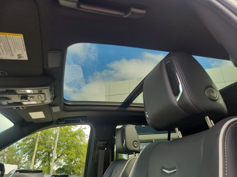 Used 2024 Cadillac Escalade Premium Luxury image 12