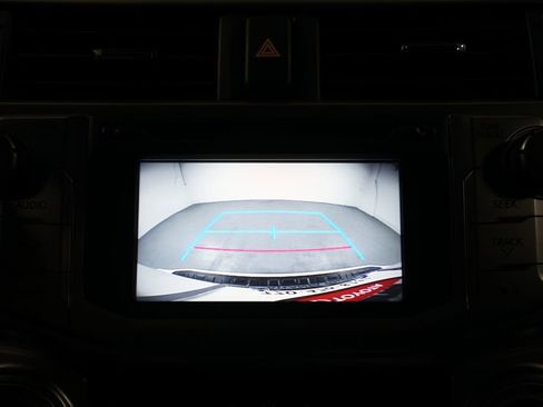 Certified 2019 Toyota 4Runner SR5 AWD/4WD image 19