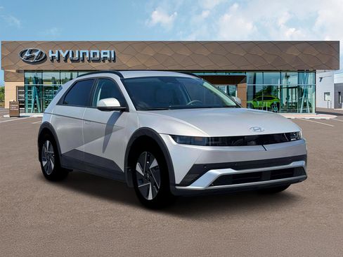 Used 2025 Hyundai Ioniq 5 SEL image 11