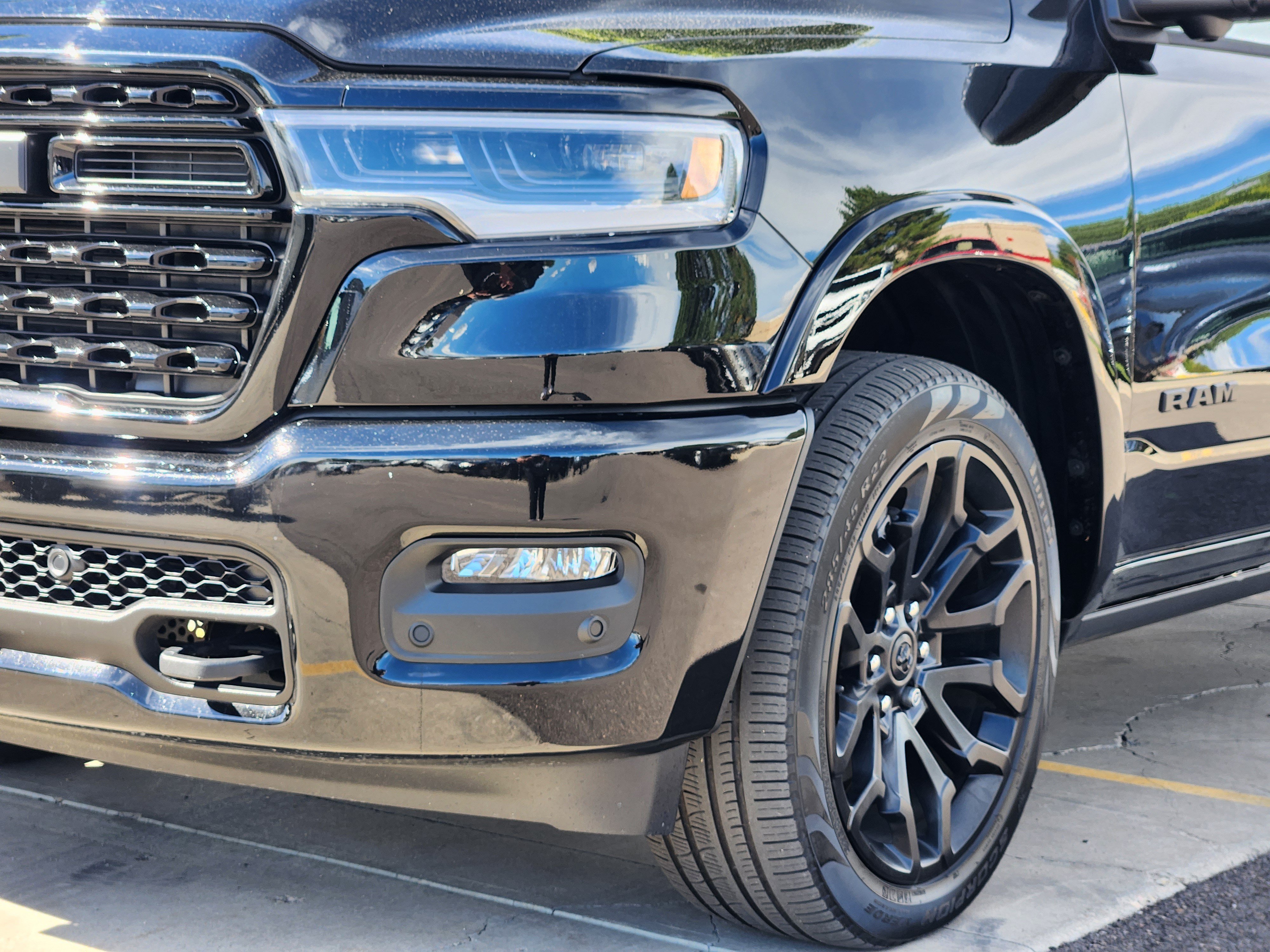 Used 2025 RAM 1500 Limited AWD/4WD image 4